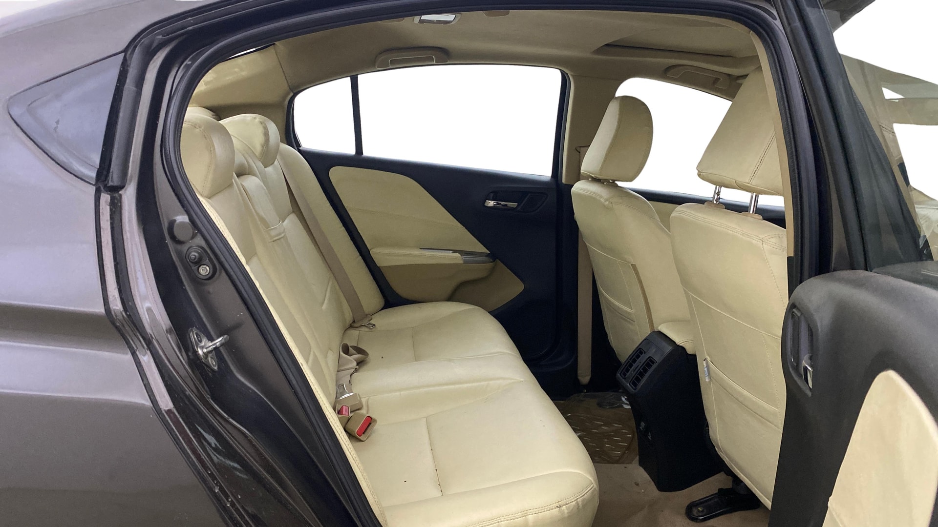 View 2015 Honda City ZX MT Diesel Anniversary Edition Image 31 Used 2015 Honda City ZX MT Diesel Anniversary Edition Image 31