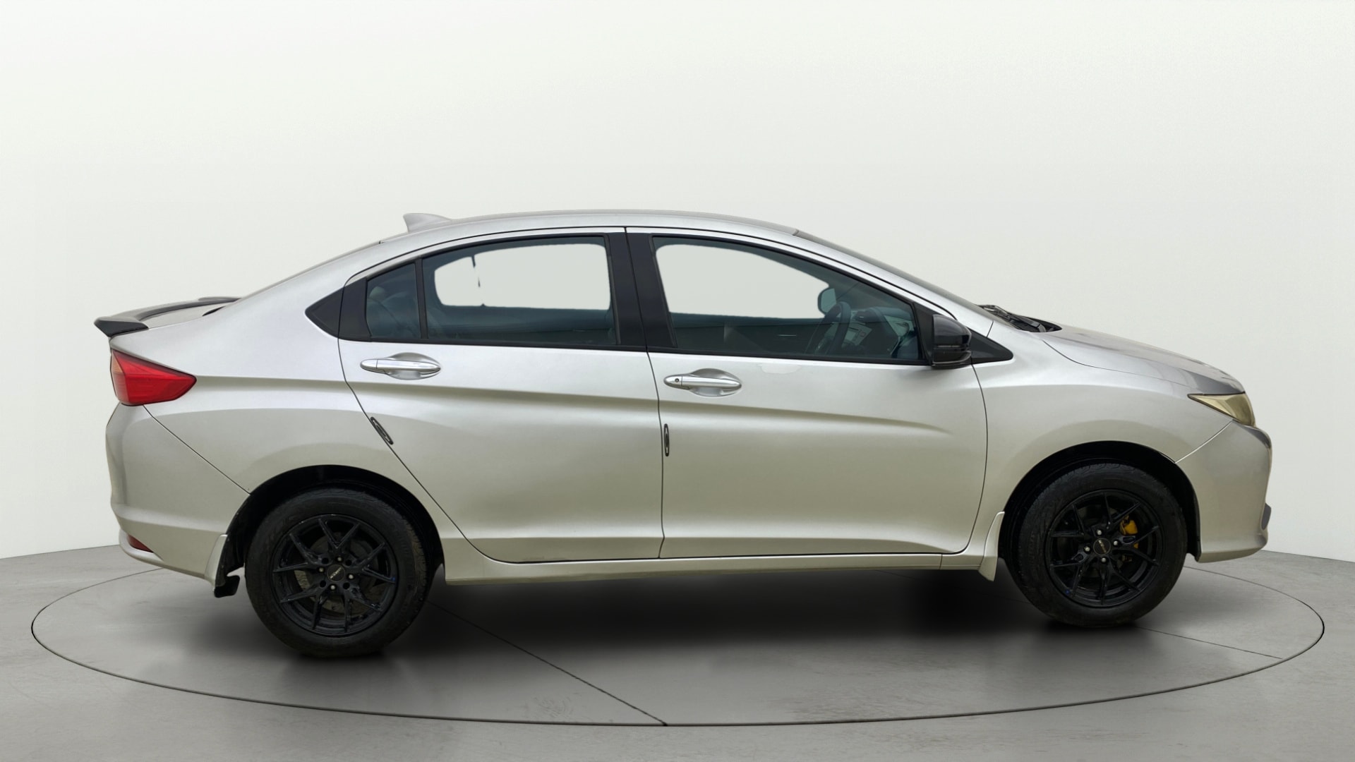 View 2015 Honda City ZX MT Diesel Anniversary Edition Image 9 Used 2015 Honda City ZX MT Diesel Anniversary Edition Image 9