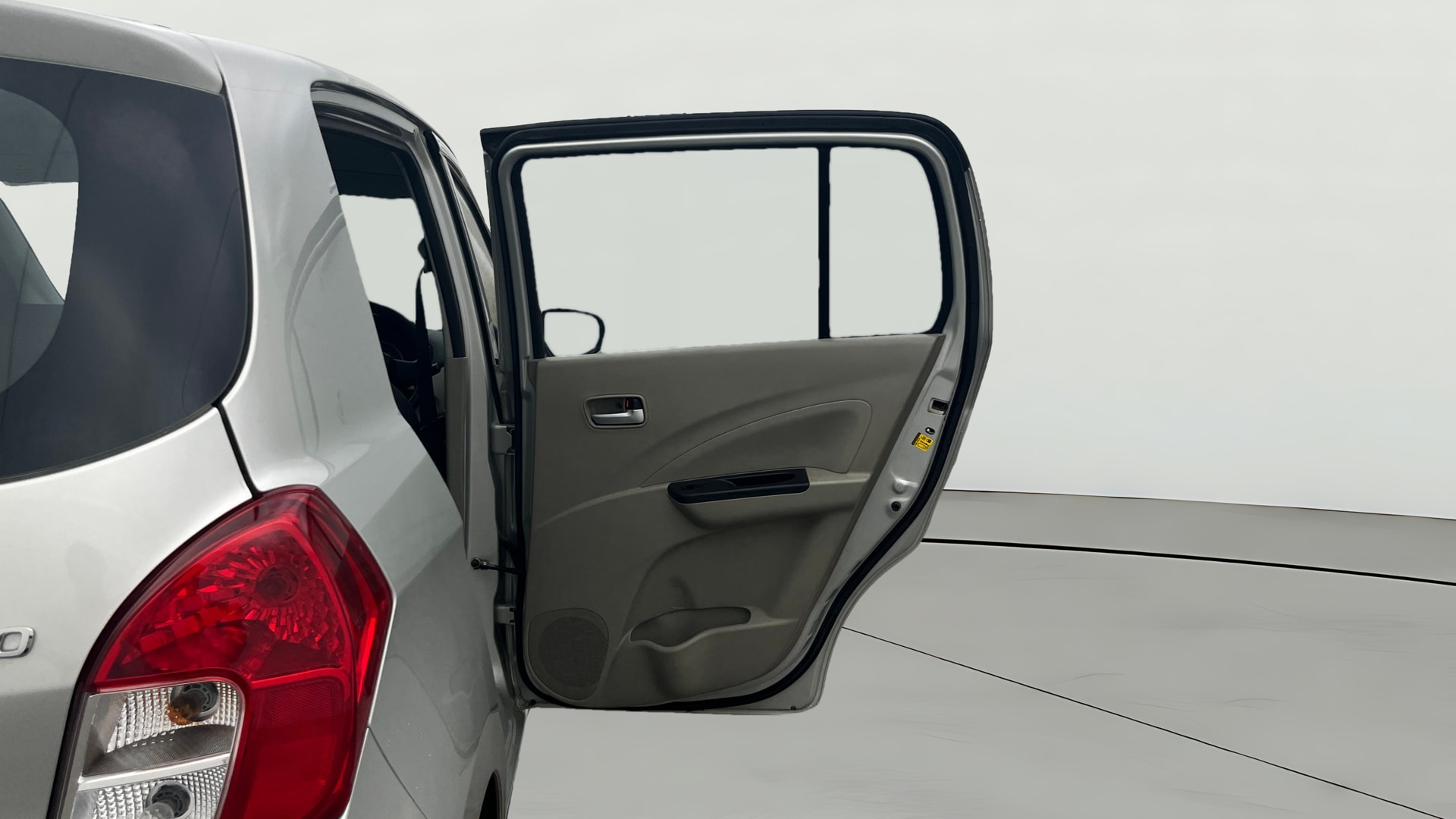 View 2016 Maruti Suzuki 1000 Base Variant Image 7 Used 2016 Maruti Suzuki 1000 Base Variant Image 7