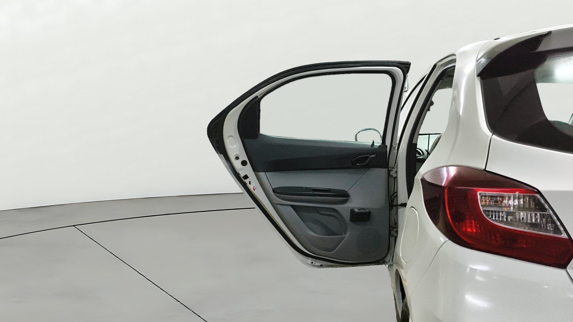View 2020 Tata Tiago Revotorq XB Image 22 Used 2020 Tata Tiago Revotorq XB Image 22