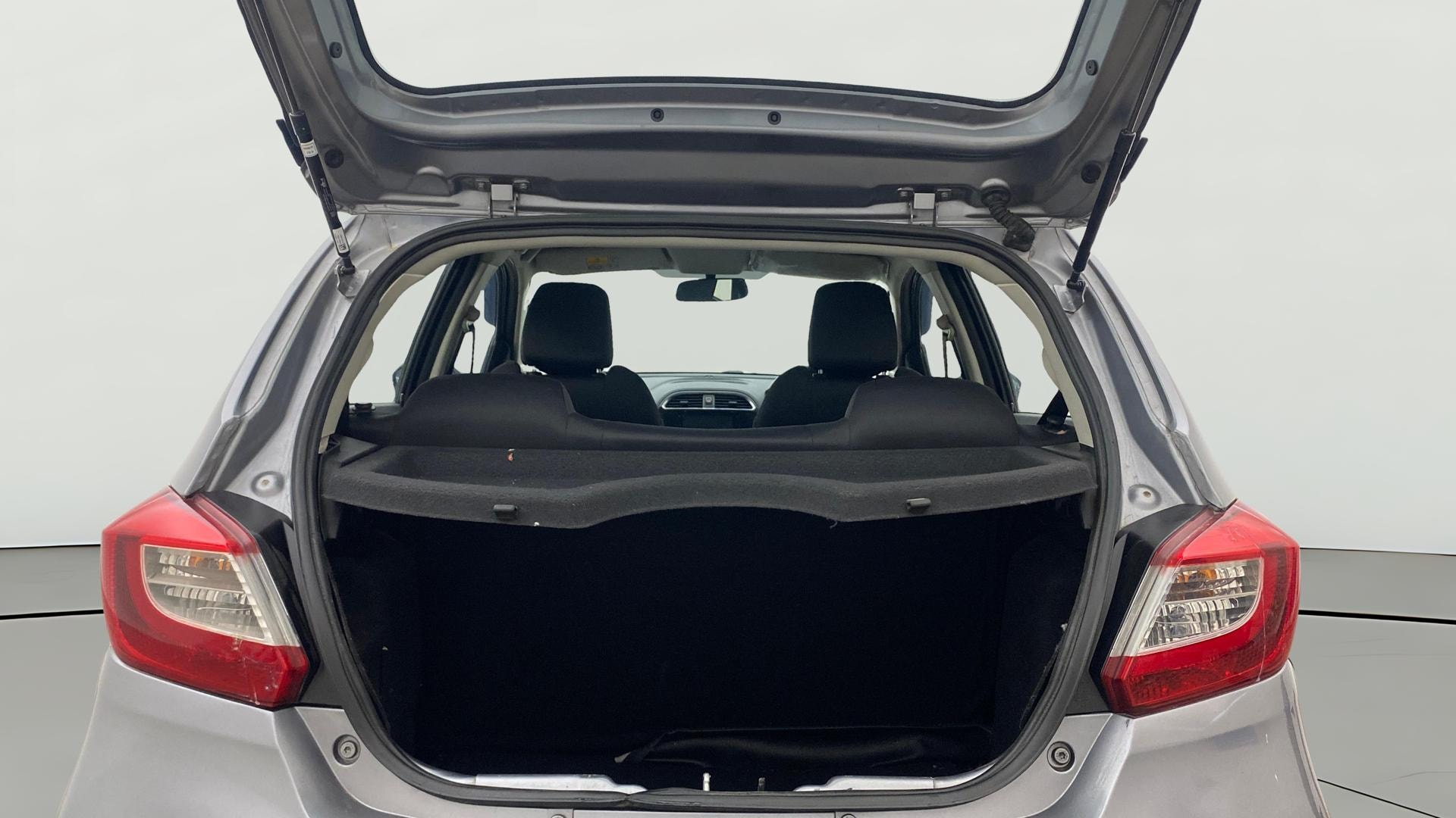 View 2020 Tata Tiago Revotorq XB Image 36 Used 2020 Tata Tiago Revotorq XB Image 36