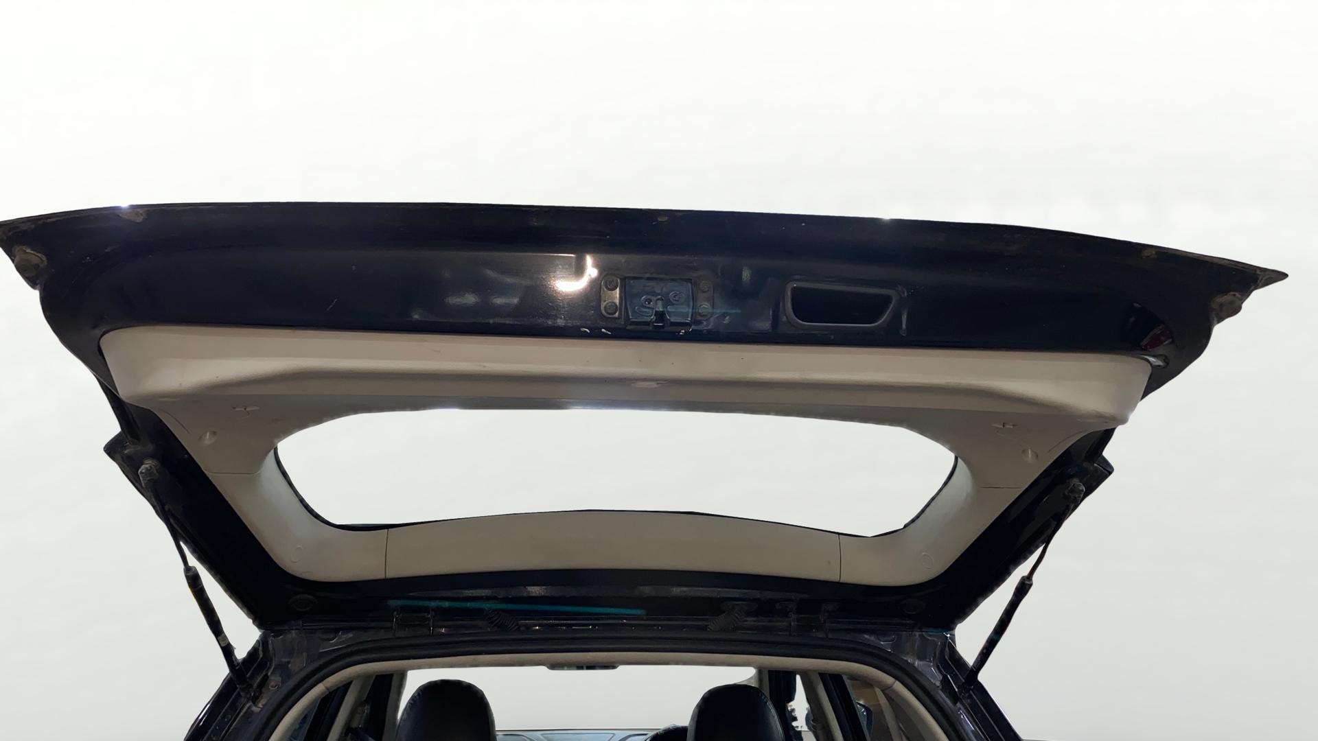 View 2020 Mahindra XUV300 W4 Petrol BS IV Image 16 Used 2020 Mahindra XUV300 W4 Petrol BS IV Image 16