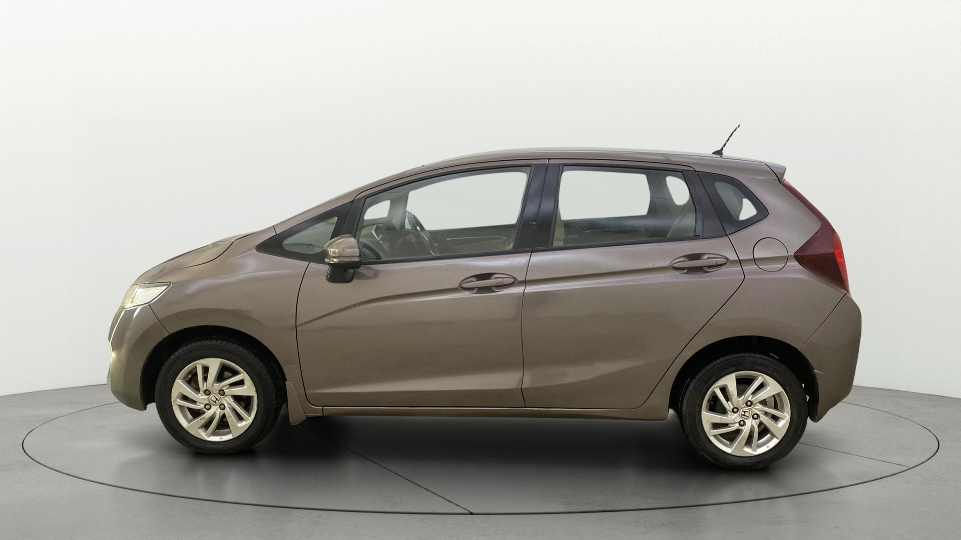 View 2015 Honda Jazz E MT Diesel Image 5 Used 2015 Honda Jazz E MT Diesel Image 5