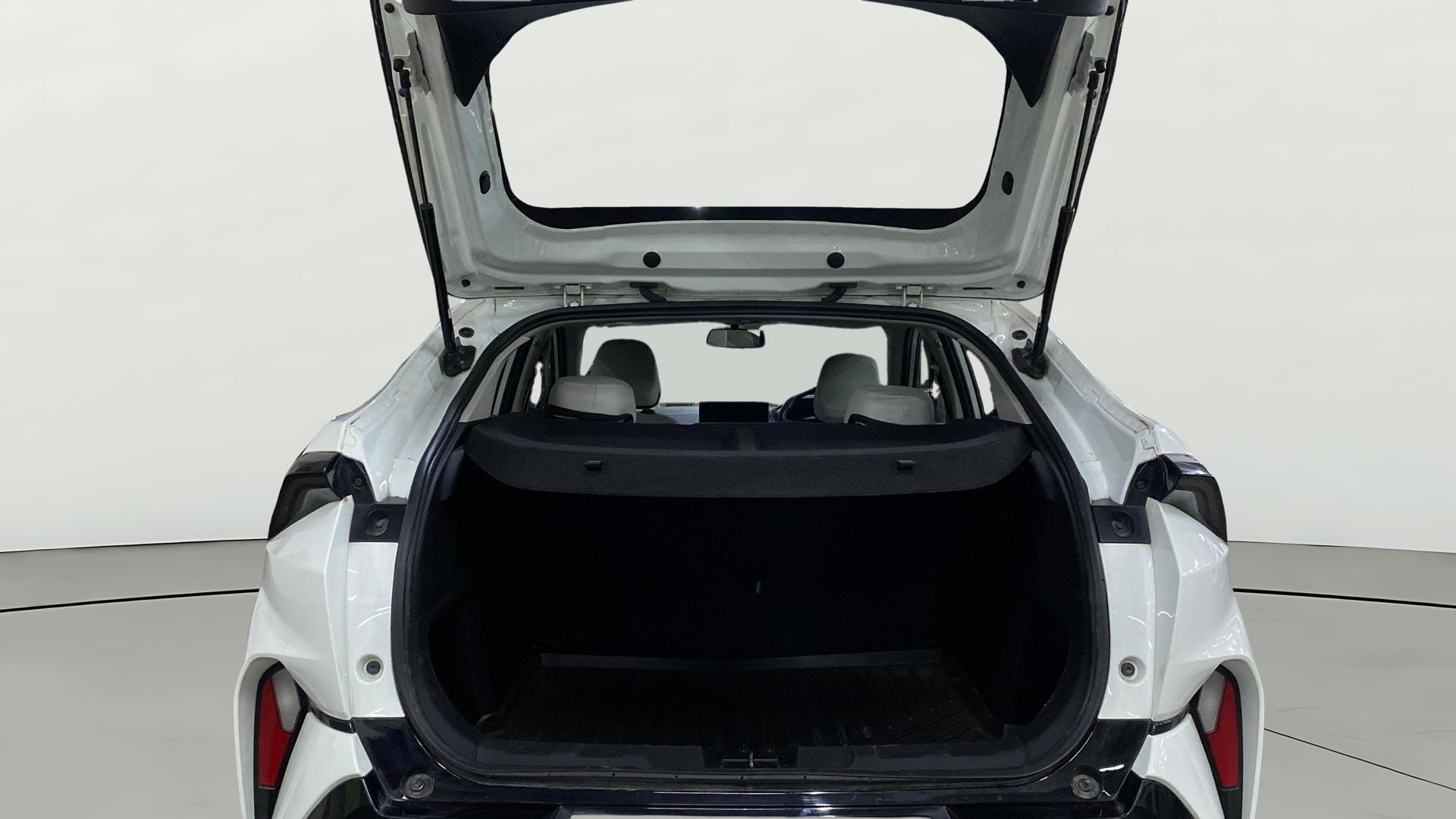 View 2025 Tata Curvv Smart 1.2 Revotron Petrol 6MT Image 39 Used 2025 Tata Curvv Smart 1.2 Revotron Petrol 6MT Image 39