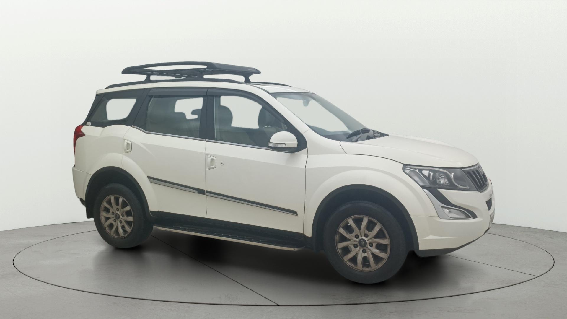 View 2017 Mahindra XUV500 W10 FWD AT Image 15 Used 2017 Mahindra XUV500 W10 FWD AT Image 15