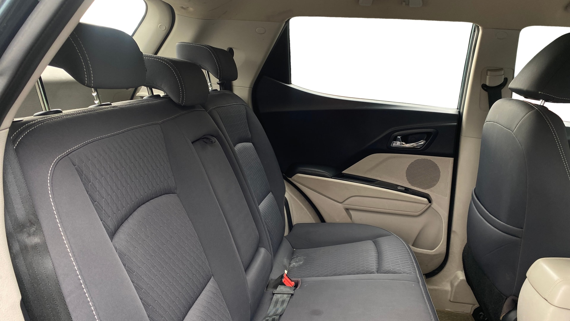 View 2019 Mahindra XUV300 W4 Petrol BS IV Image 29 Used 2019 Mahindra XUV300 W4 Petrol BS IV Image 29