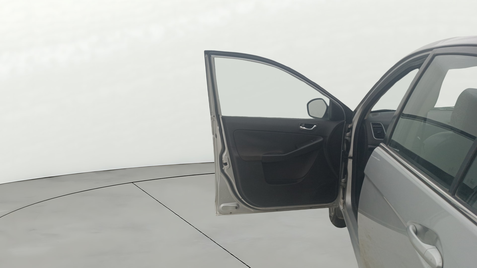 View 2015 Tata Bolt XE Quadrajet 75PS Diesel Image 37 Used 2015 Tata Bolt XE Quadrajet 75PS Diesel Image 37