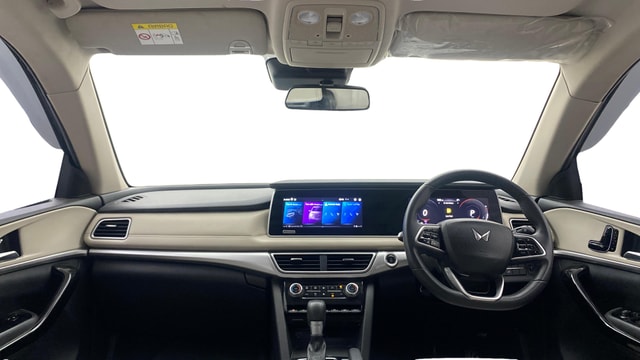 View Mahindra XUV700 Image 32 Used Mahindra XUV700 Image 32