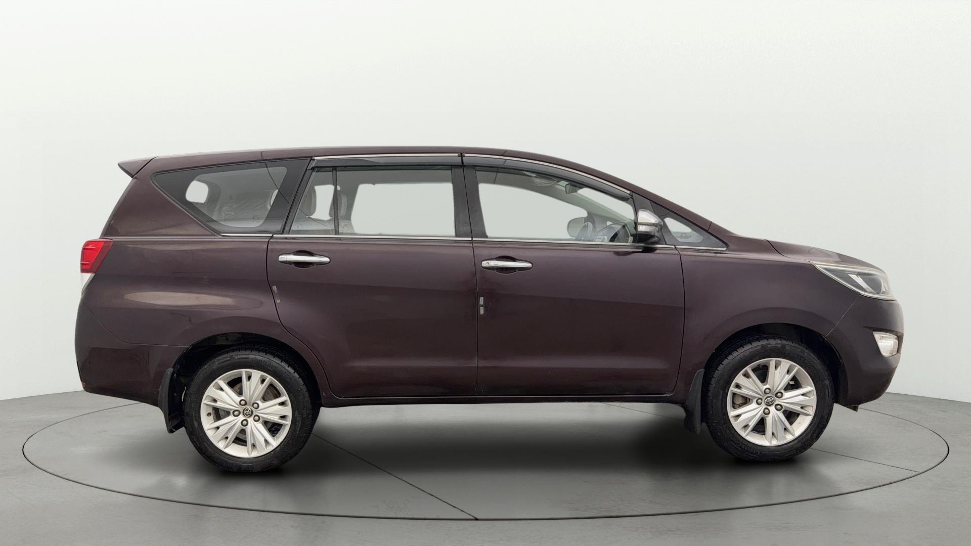 View 2016 Toyota Innova Crysta 2.7 ZX AT 7-Seater BS IV Image 9 Used 2016 Toyota Innova Crysta 2.7 ZX AT 7-Seater BS IV Image 9
