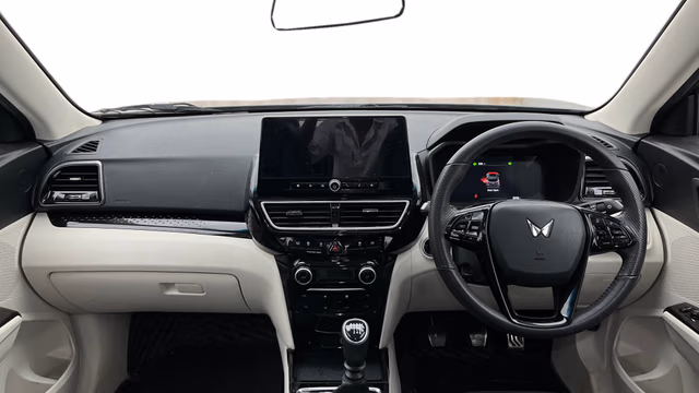 View Mahindra XUV 3XO Image 31 Used Mahindra XUV 3XO Image 31