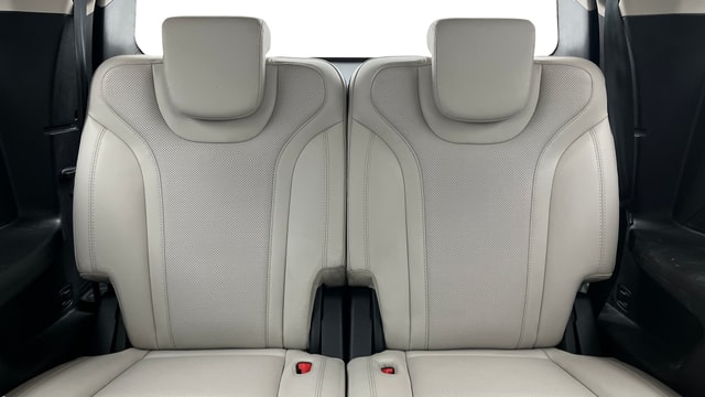 View Mahindra XUV700 Image 10 Used Mahindra XUV700 Image 10
