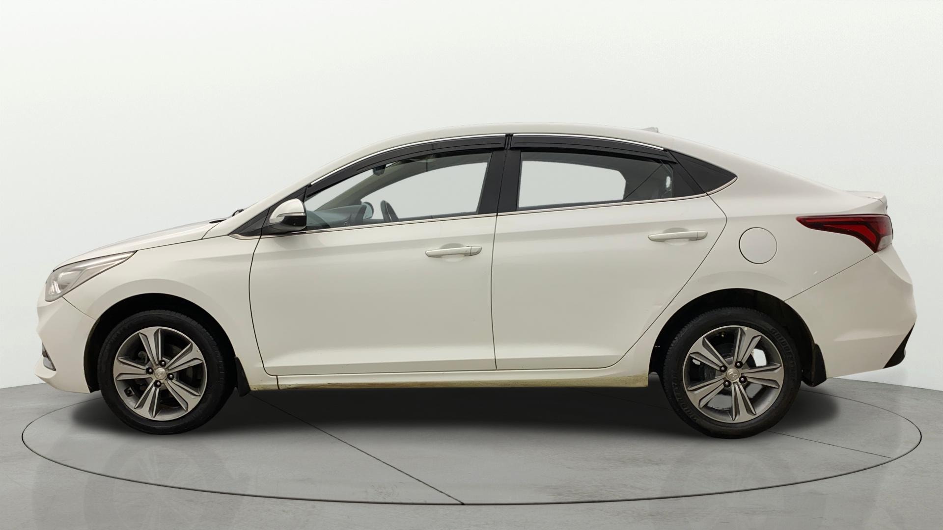 View 2018 Hyundai Verna 1.6 VTVT SX Image 6 Used 2018 Hyundai Verna 1.6 VTVT SX Image 6