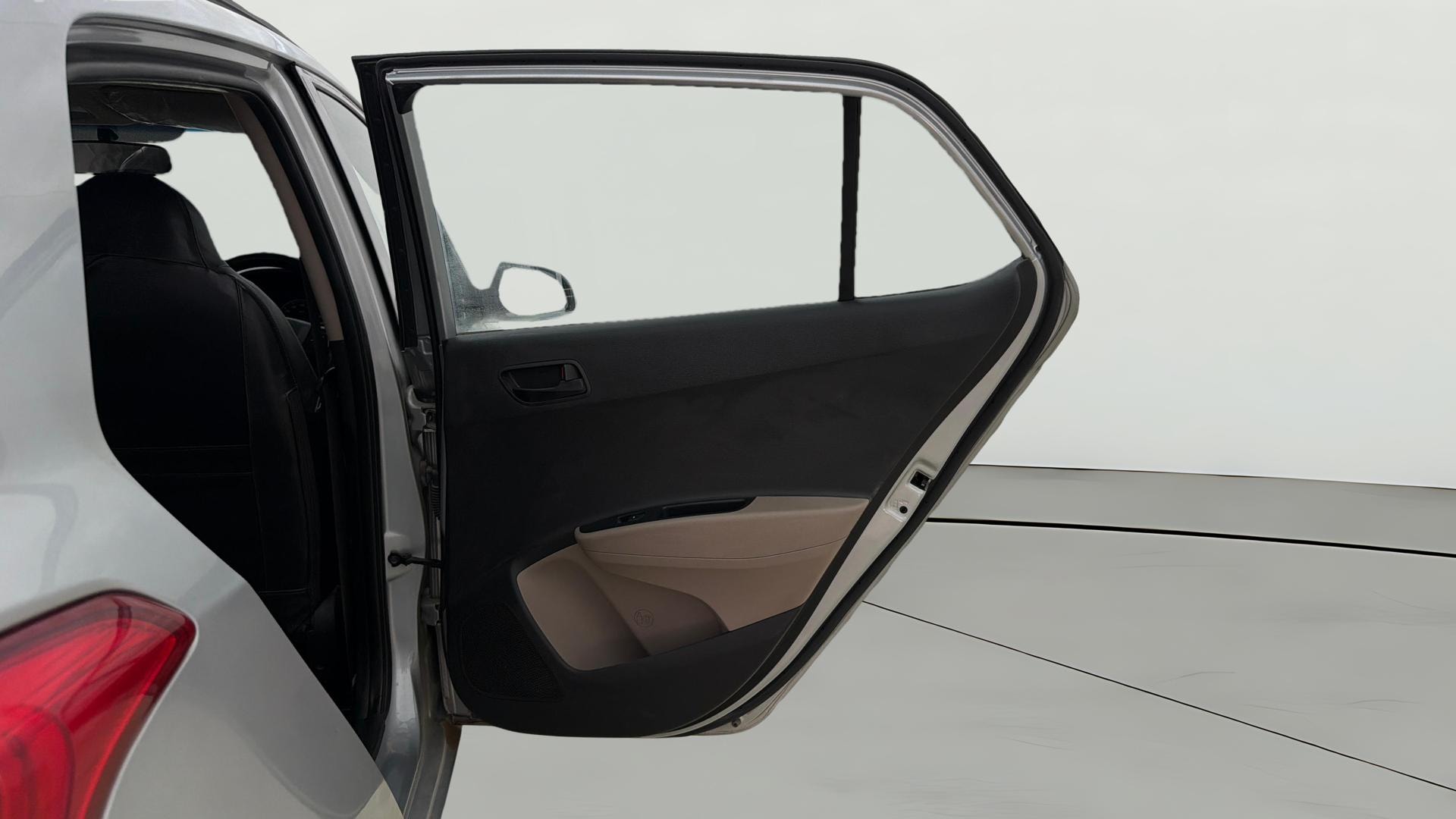 View 2019 Hyundai Grand i10 Magna 1.2 Kappa VTVT Image 7 Used 2019 Hyundai Grand i10 Magna 1.2 Kappa VTVT Image 7