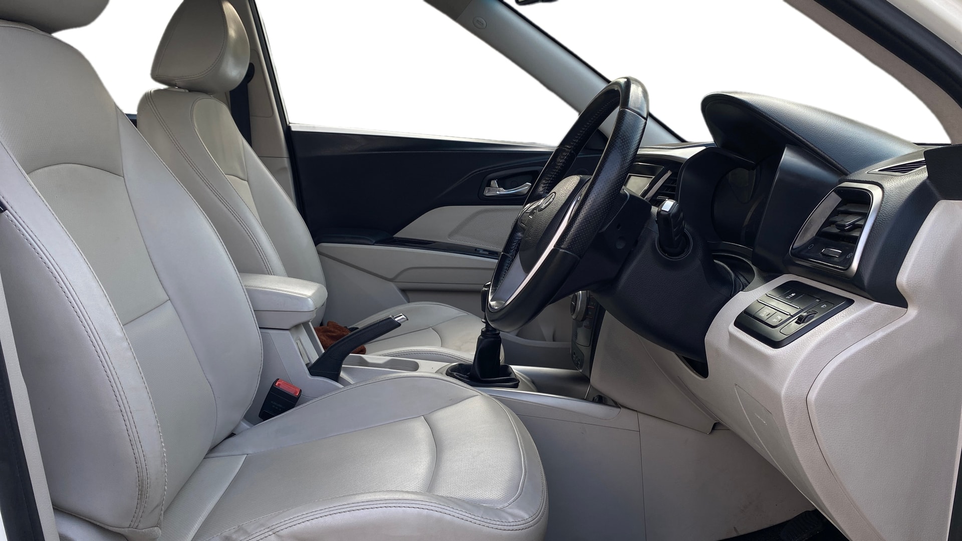 View 2019 Mahindra XUV300 W4 Petrol BS IV Image 28 Used 2019 Mahindra XUV300 W4 Petrol BS IV Image 28