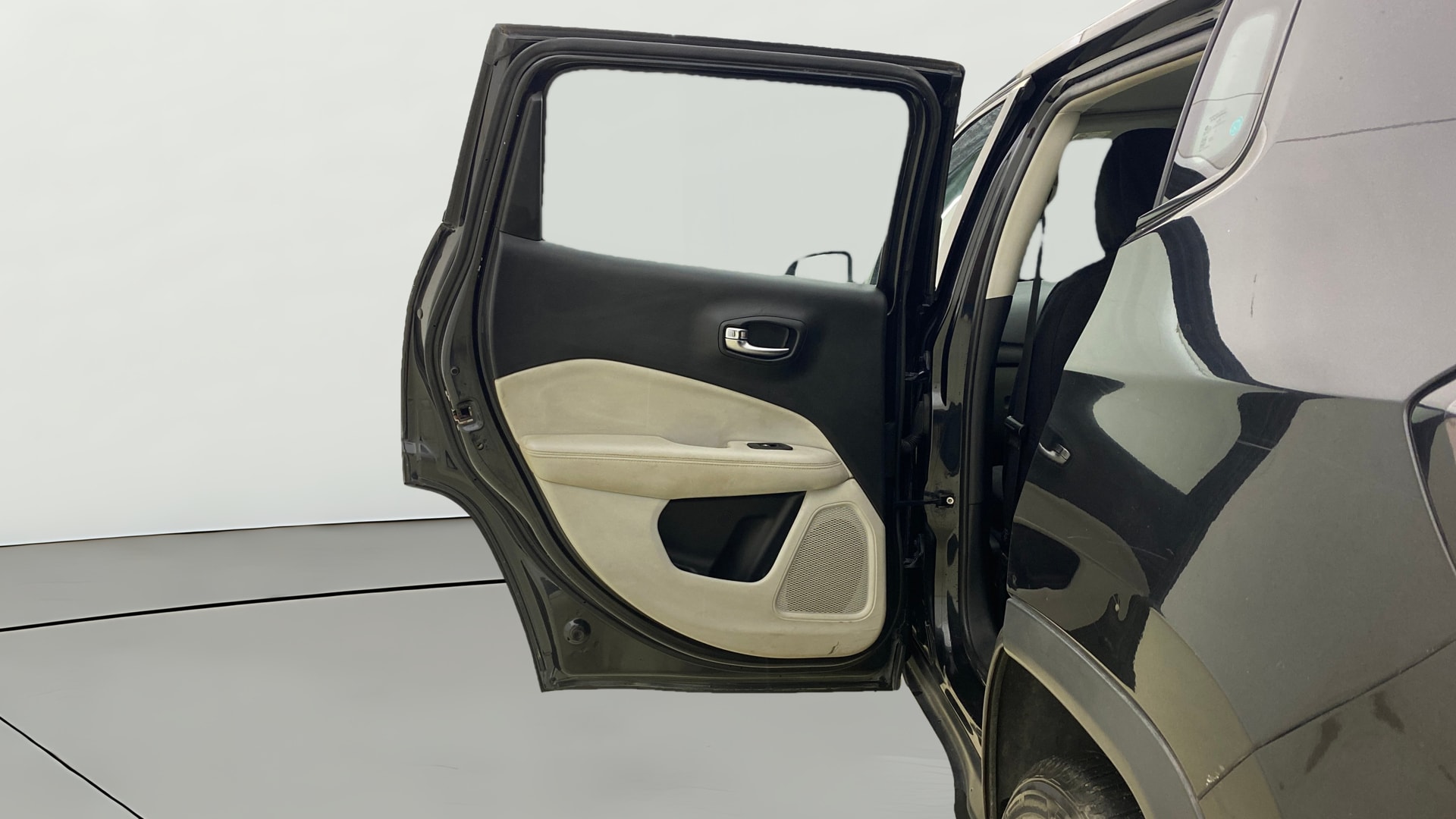 View 2020 Jeep Compass Longitude Plus 2.0 AT Diesel Image 23 Used 2020 Jeep Compass Longitude Plus 2.0 AT Diesel Image 23