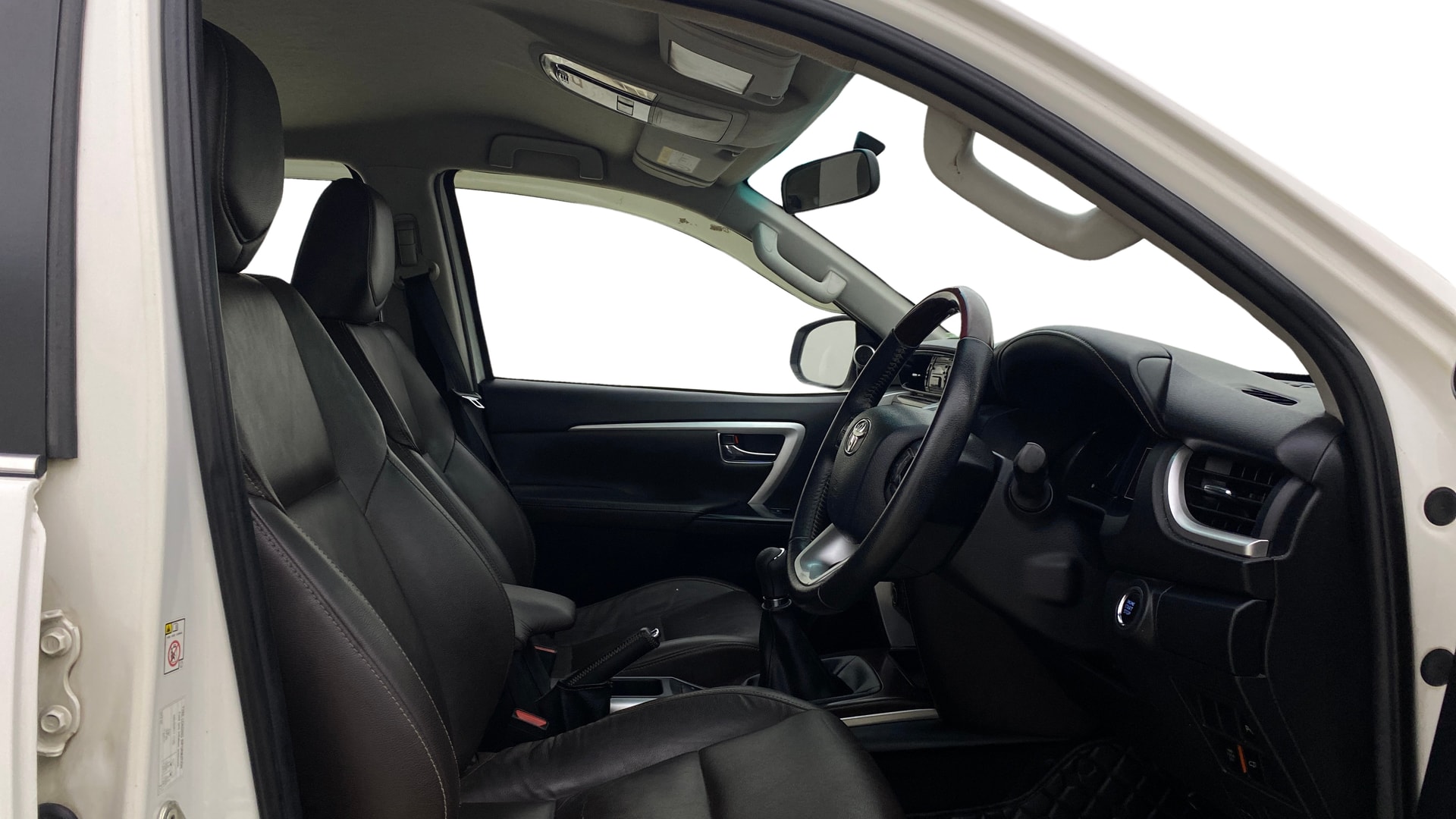 View 2017 Toyota Fortuner 2.8 4X2 MT Image 19 Used 2017 Toyota Fortuner 2.8 4X2 MT Image 19