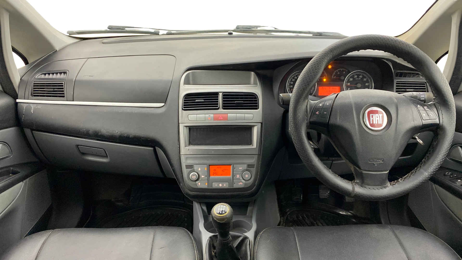 View 2014 Fiat Grande Punto 1.3 Emotion Pack 90 HP Image 29 Used 2014 Fiat Grande Punto 1.3 Emotion Pack 90 HP Image 29