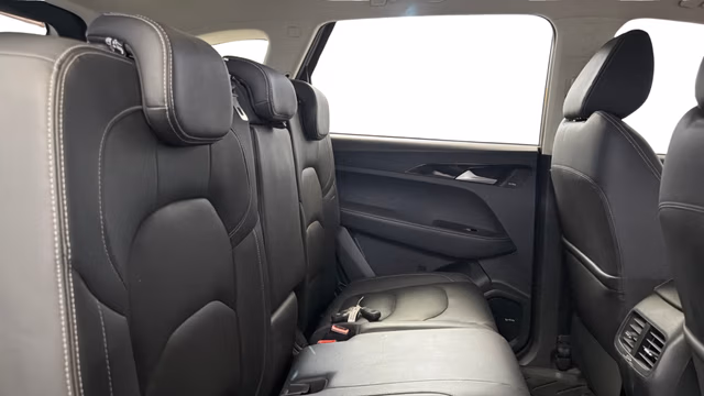View MG Hector Image 30 Used MG Hector Image 30