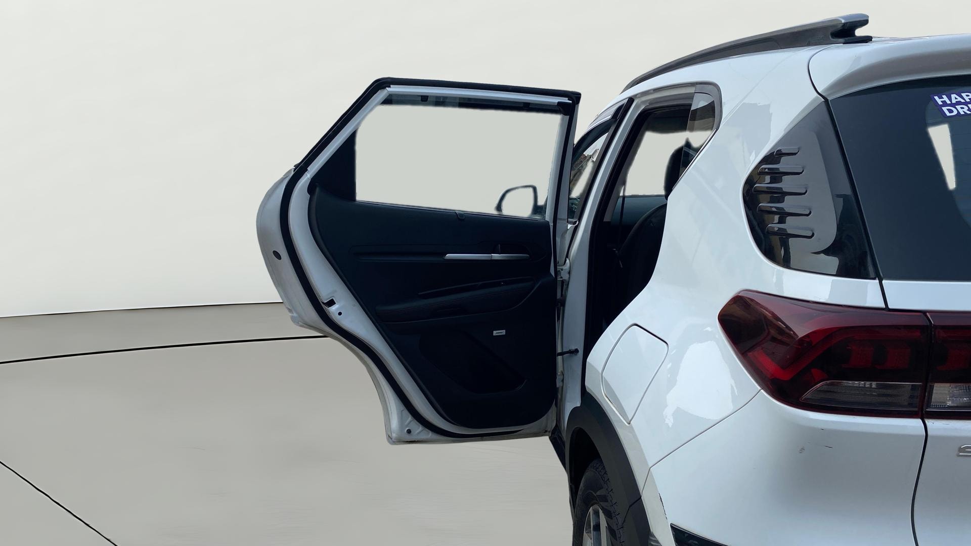 View 2023 Kia Sonet GTX Plus AT Diesel Image 15 Used 2023 Kia Sonet GTX Plus AT Diesel Image 15