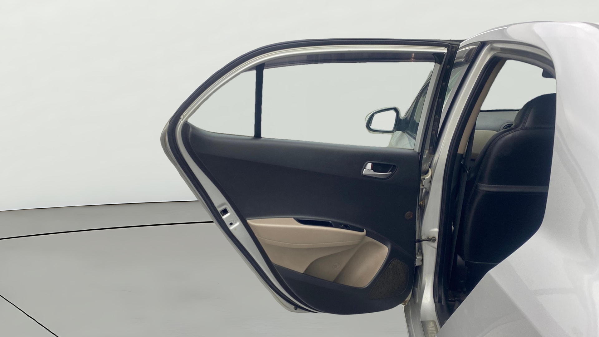 View 2014 Hyundai Xcent S Diesel (O) Image 15 Used 2014 Hyundai Xcent S Diesel (O) Image 15