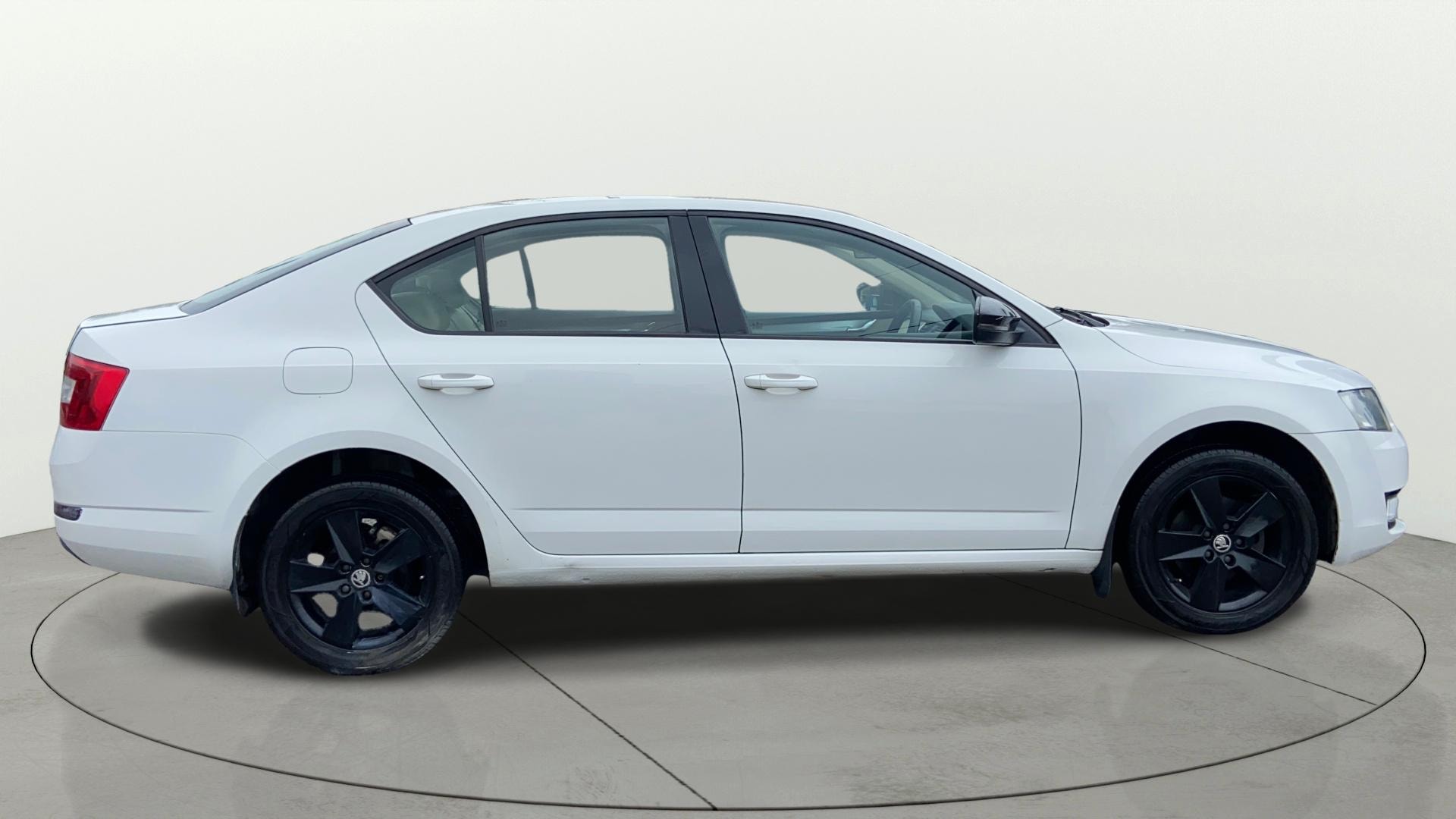 View 2017 Skoda Octavia 2.0 Ambition TDI CR MT Image 25 Used 2017 Skoda Octavia 2.0 Ambition TDI CR MT Image 25