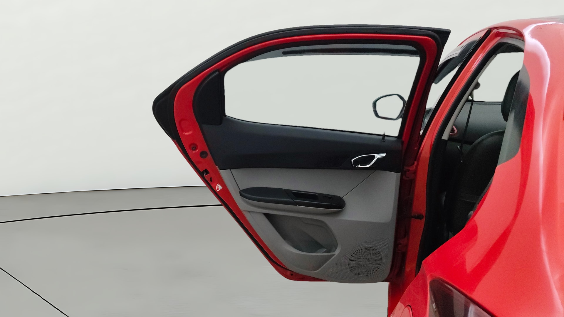 View 2020 Tata Tiago Revotorq XB Image 22 Used 2020 Tata Tiago Revotorq XB Image 22