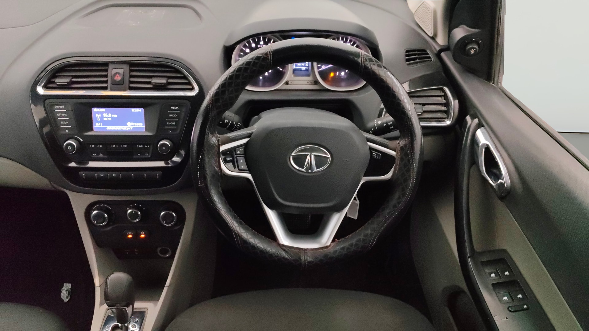 View 2017 Tata Tiago Revotorq XB Image 20 Used 2017 Tata Tiago Revotorq XB Image 20