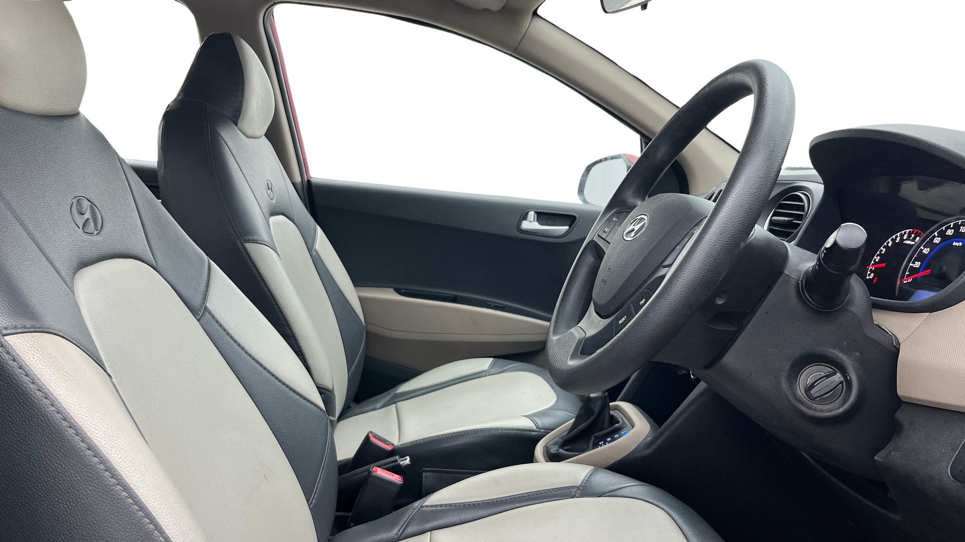 View 2017 Hyundai Grand i10 1.2 Sportz AT Petrol Image 26 Used 2017 Hyundai Grand i10 1.2 Sportz AT Petrol Image 26