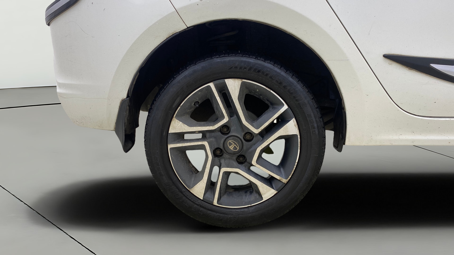 View 2022 Tata Tigor XE Diesel Image 24 Used 2022 Tata Tigor XE Diesel Image 24