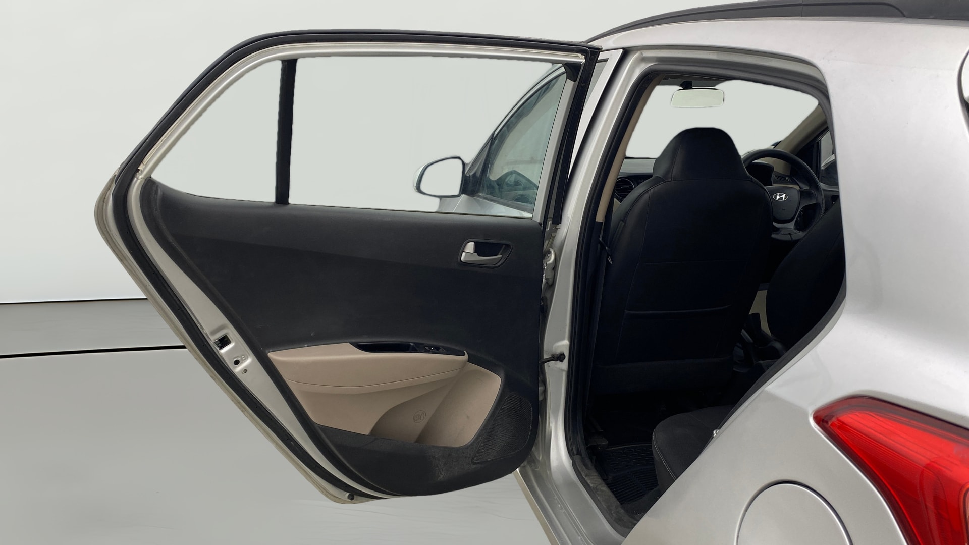 View 2014 Hyundai Grand i10 Sportz 1.2 Kappa Image 22 Used 2014 Hyundai Grand i10 Sportz 1.2 Kappa Image 22