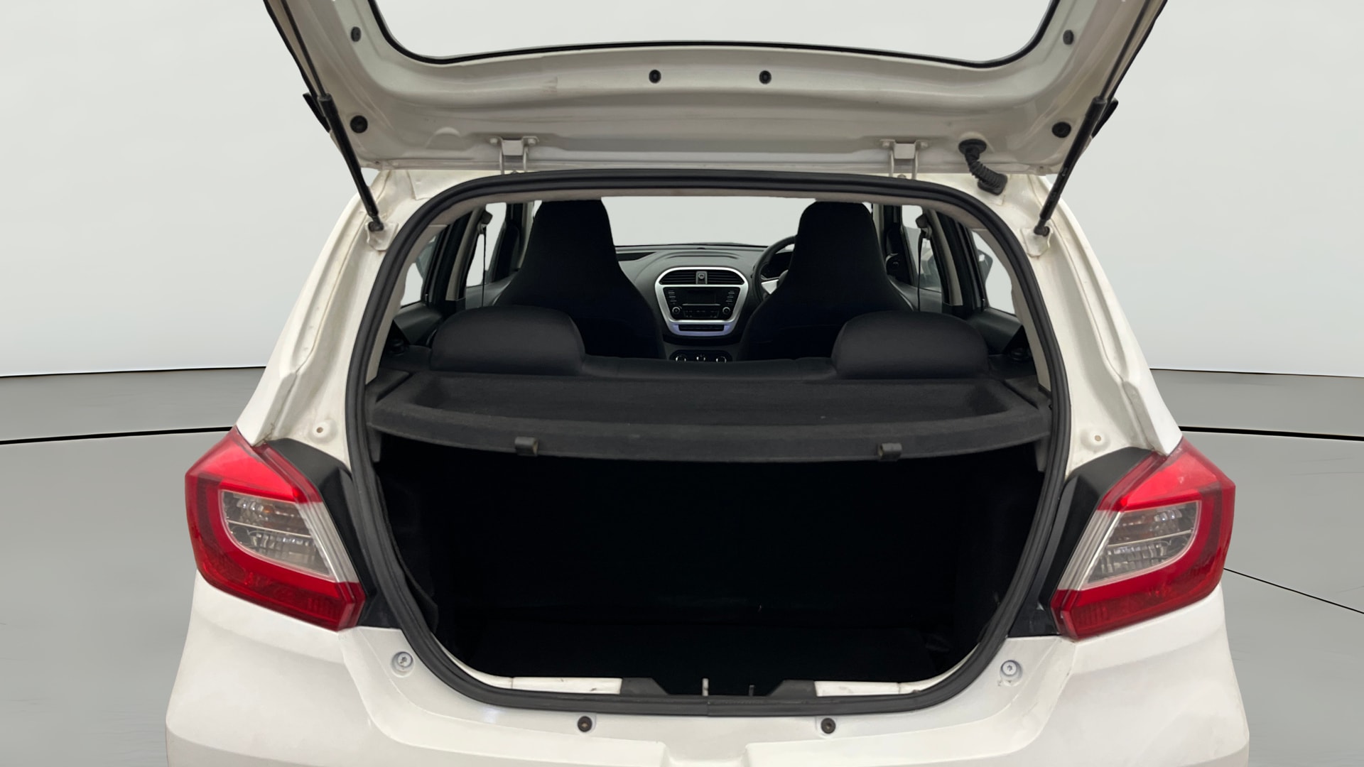 View 2016 Tata Tiago Revotorq XB Image 36 Used 2016 Tata Tiago Revotorq XB Image 36