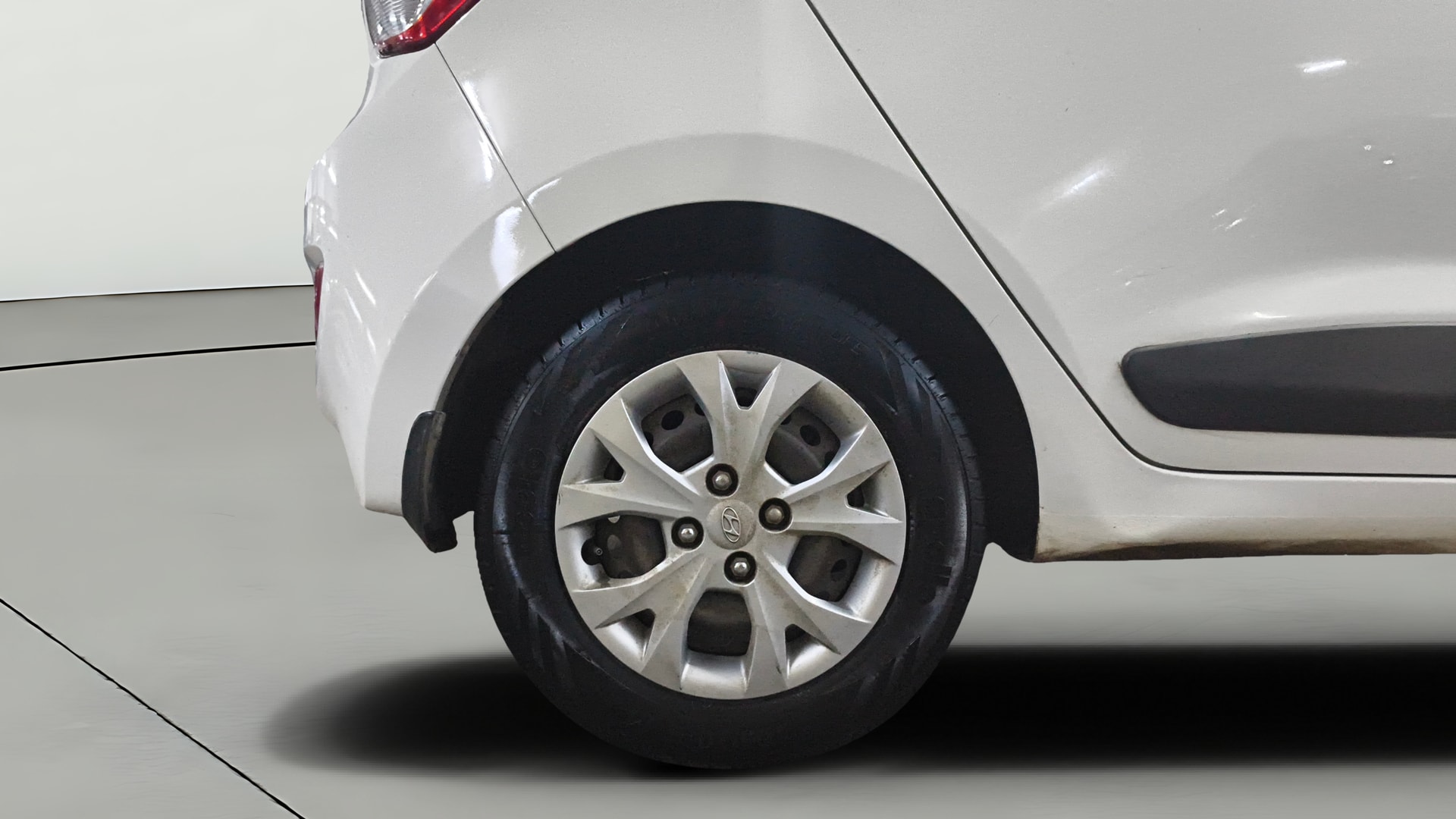 View 2015 Hyundai Grand i10 Sportz 1.2 Kappa Image 24 Used 2015 Hyundai Grand i10 Sportz 1.2 Kappa Image 24