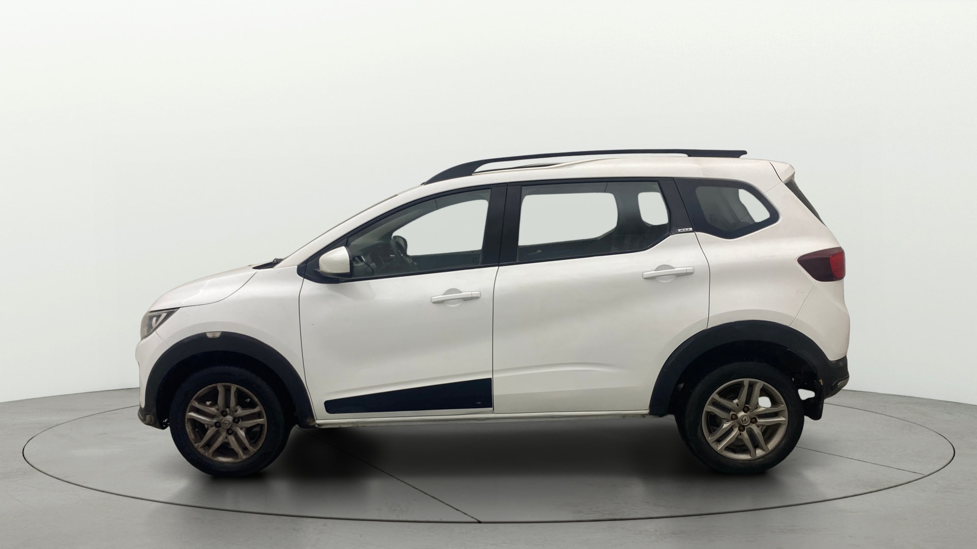 View 2021 Renault Triber RXZ Image 5 Used 2021 Renault Triber RXZ Image 5