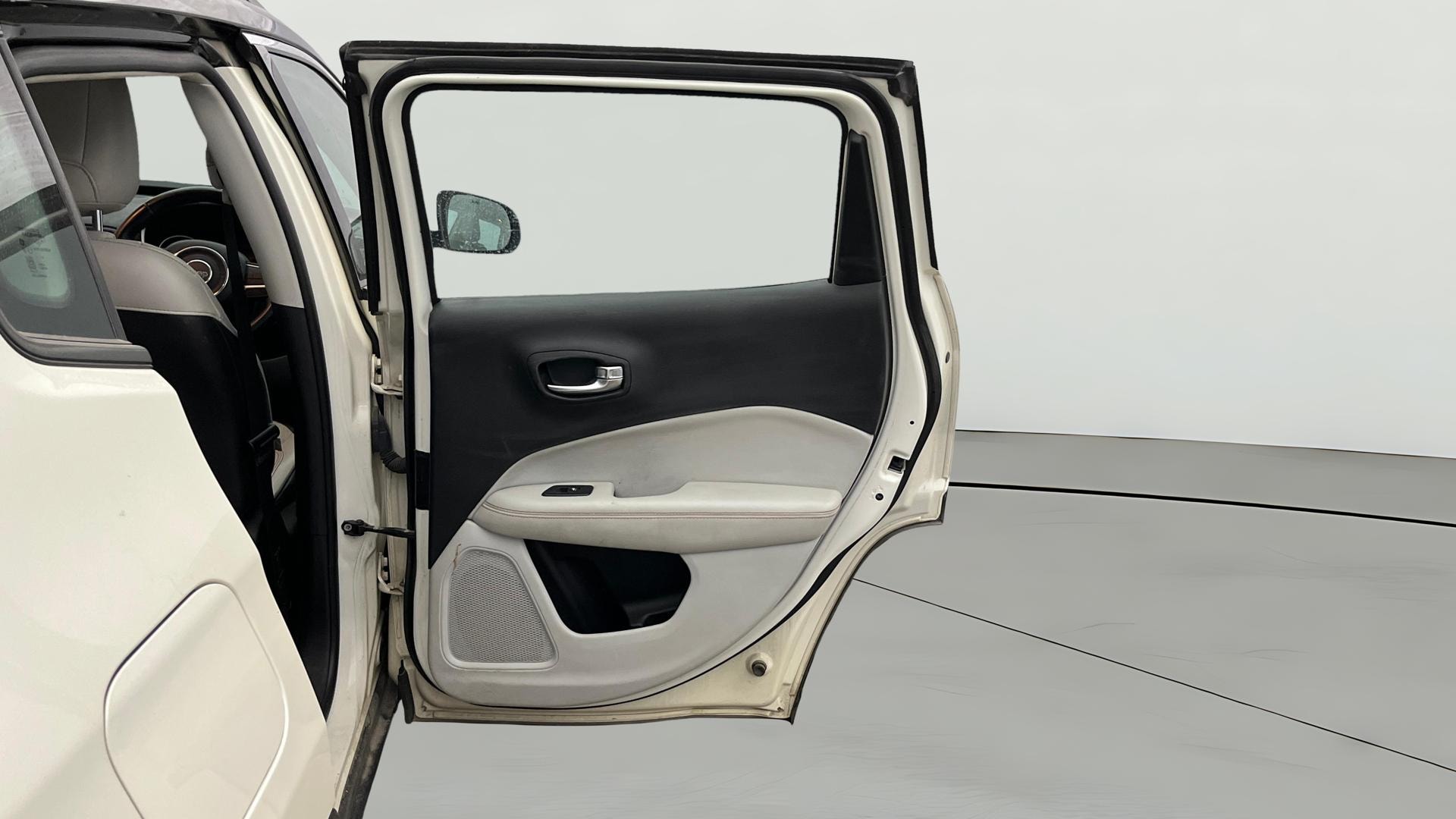 View 2019 Jeep Compass Limited Plus AT Image 5 Used 2019 Jeep Compass Limited Plus AT Image 5