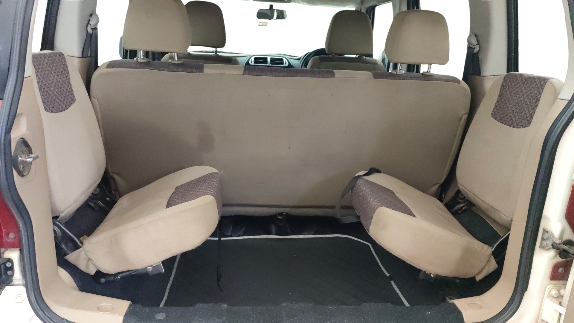 View 2016 Mahindra TUV300 T8 Image 13 Used 2016 Mahindra TUV300 T8 Image 13