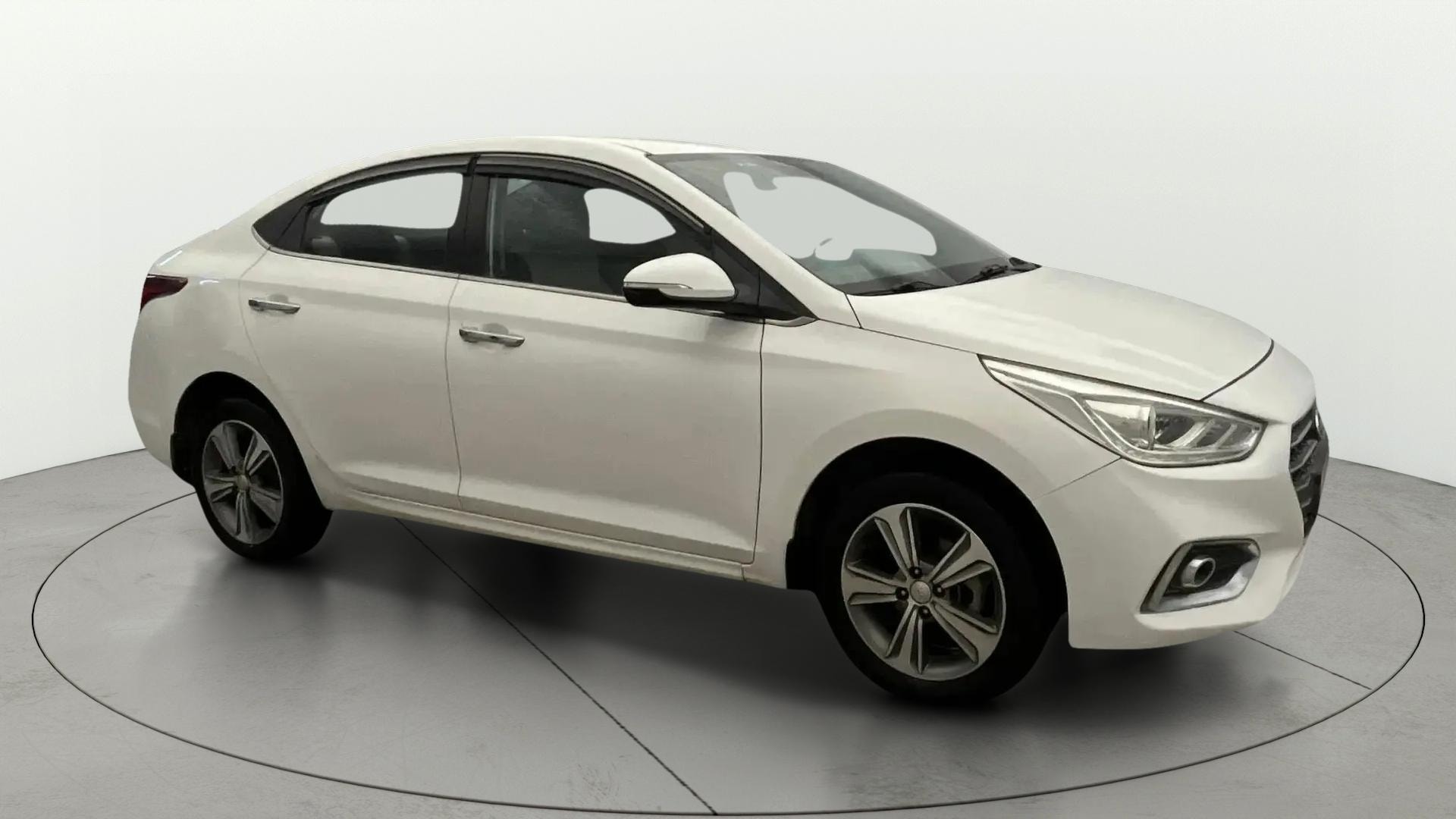 View 2019 Hyundai Verna 1.6 VTVT SX Image 14 Used 2019 Hyundai Verna 1.6 VTVT SX Image 14