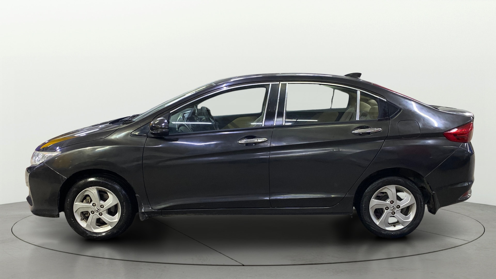 View 2015 Honda City ZX MT Diesel Anniversary Edition Image 28 Used 2015 Honda City ZX MT Diesel Anniversary Edition Image 28