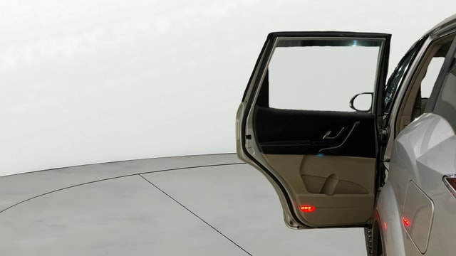 View Mahindra XUV500 Image 23 Used Mahindra XUV500 Image 23
