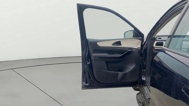 View Mahindra XUV700 Image 33 Used Mahindra XUV700 Image 33