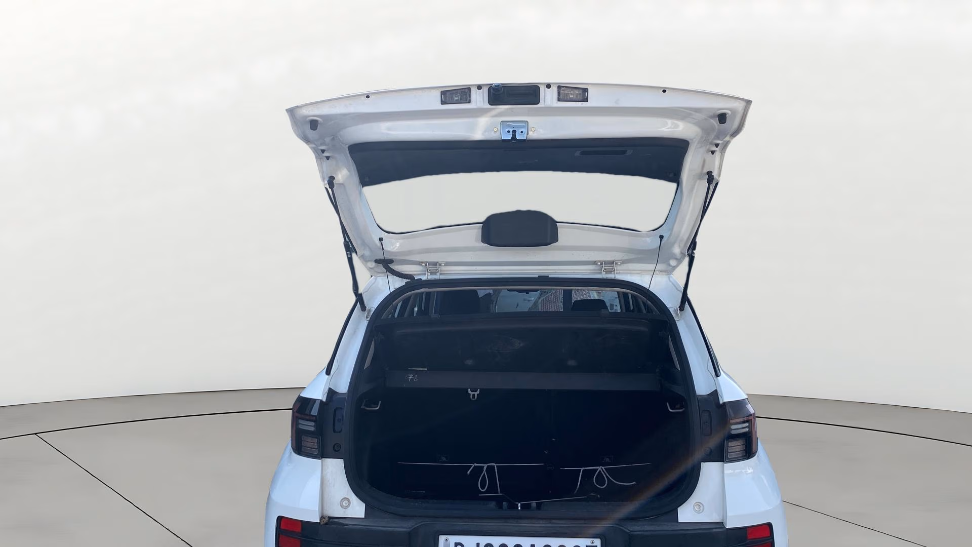 View 2024 Hyundai Venue SX 1.2 Petrol MT Image 17 Used 2024 Hyundai Venue SX 1.2 Petrol MT Image 17
