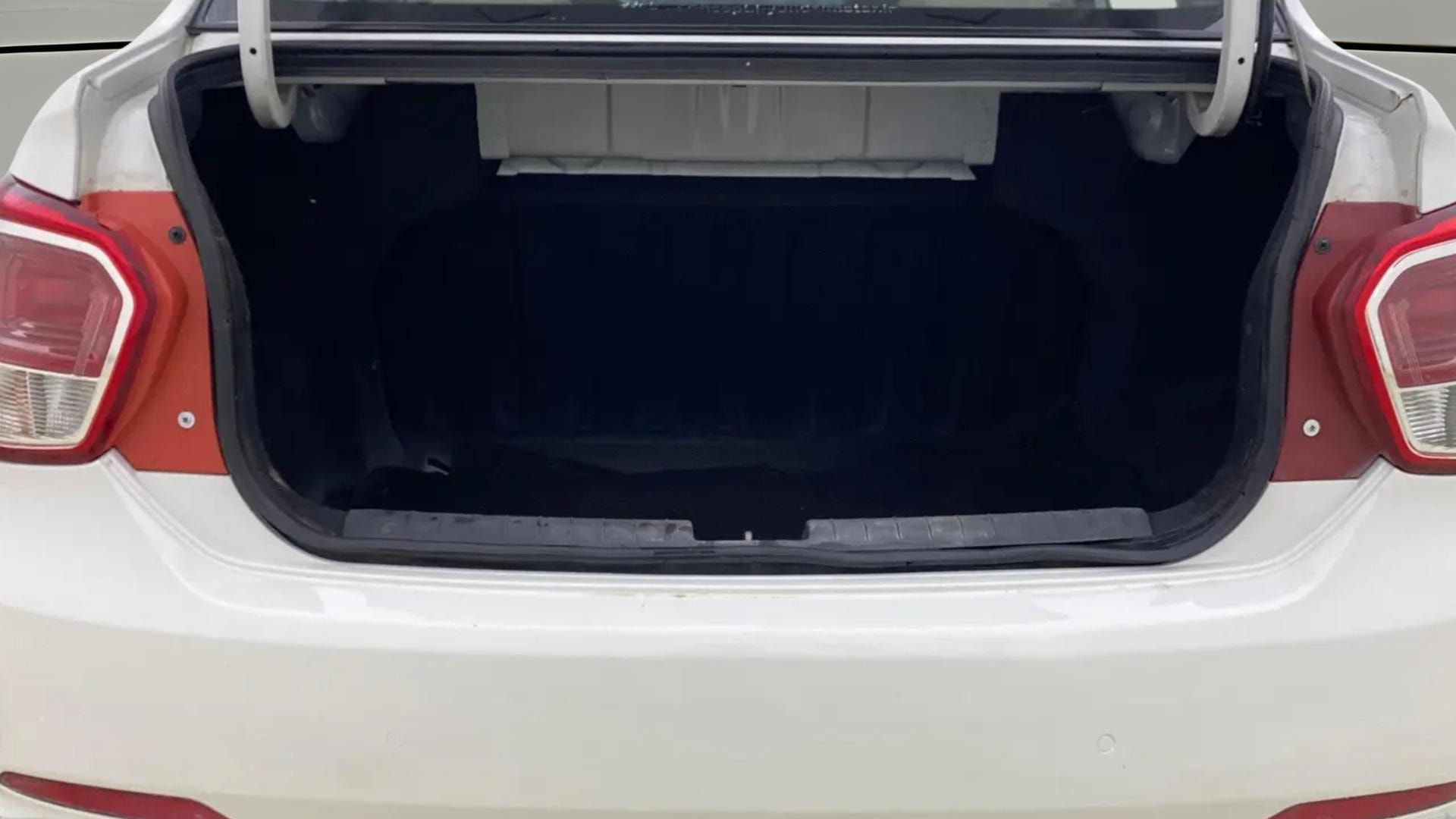 View 2017 Hyundai Xcent SX Petrol Image 36 Used 2017 Hyundai Xcent SX Petrol Image 36