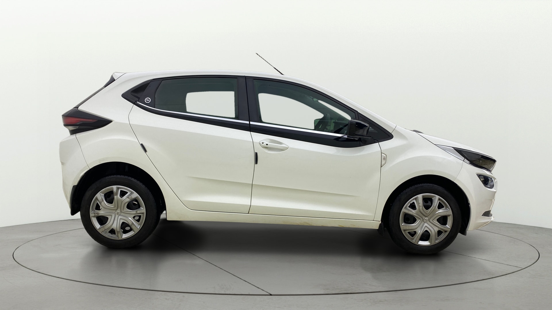 View 2023 Tata Altroz XT Petrol Image 27 Used 2023 Tata Altroz XT Petrol Image 27