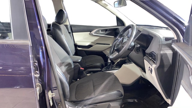 View Kia Carens Image 19 Used Kia Carens Image 19