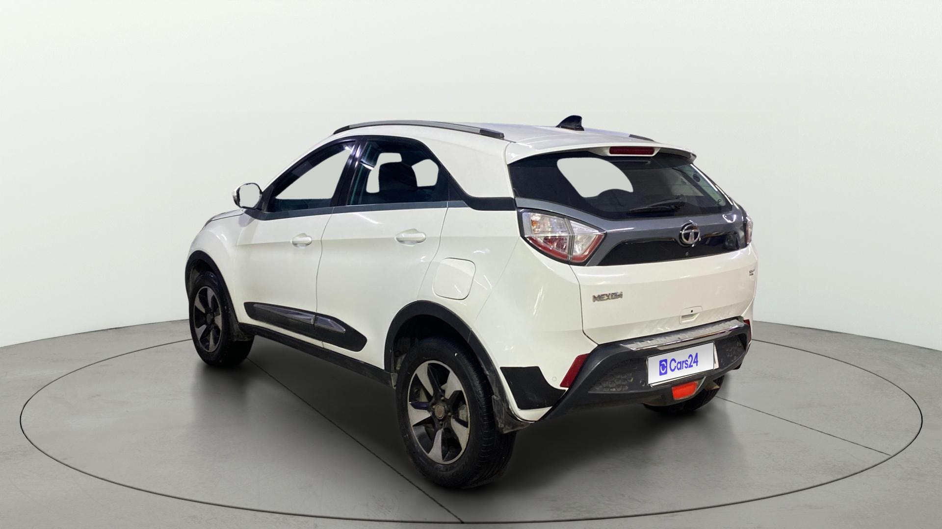 View 2018 Tata Nexon XZ Plus Diesel Image 2 Used 2018 Tata Nexon XZ Plus Diesel Image 2