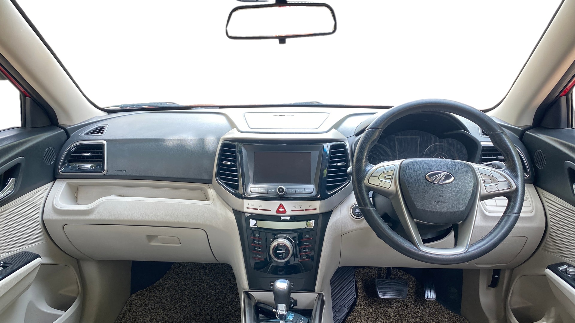 View 2019 Mahindra XUV300 W4 Petrol BS IV Image 31 Used 2019 Mahindra XUV300 W4 Petrol BS IV Image 31