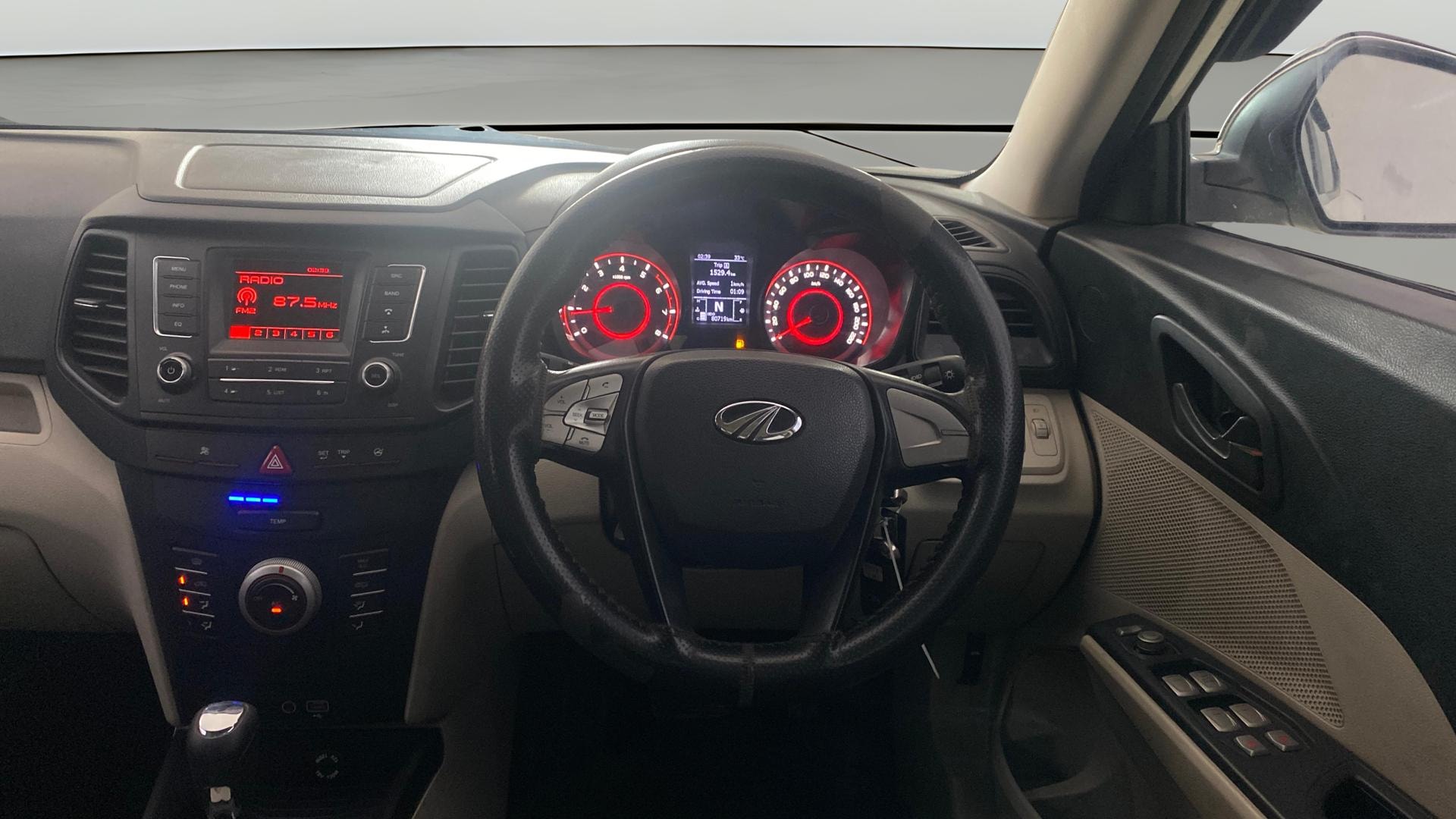 View 2022 Mahindra XUV300 W4 Petrol BS IV Image 20 Used 2022 Mahindra XUV300 W4 Petrol BS IV Image 20