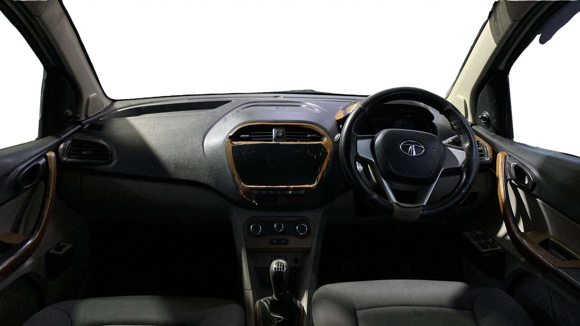View 2017 Tata Tiago Revotorq XB Image 15 Used 2017 Tata Tiago Revotorq XB Image 15