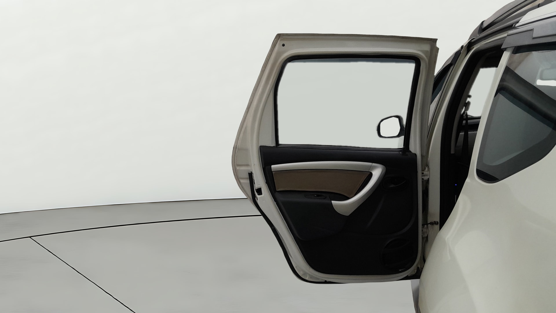 View 2015 Renault Duster Diesel 85PS 4x2 MT Image 14 Used 2015 Renault Duster Diesel 85PS 4x2 MT Image 14