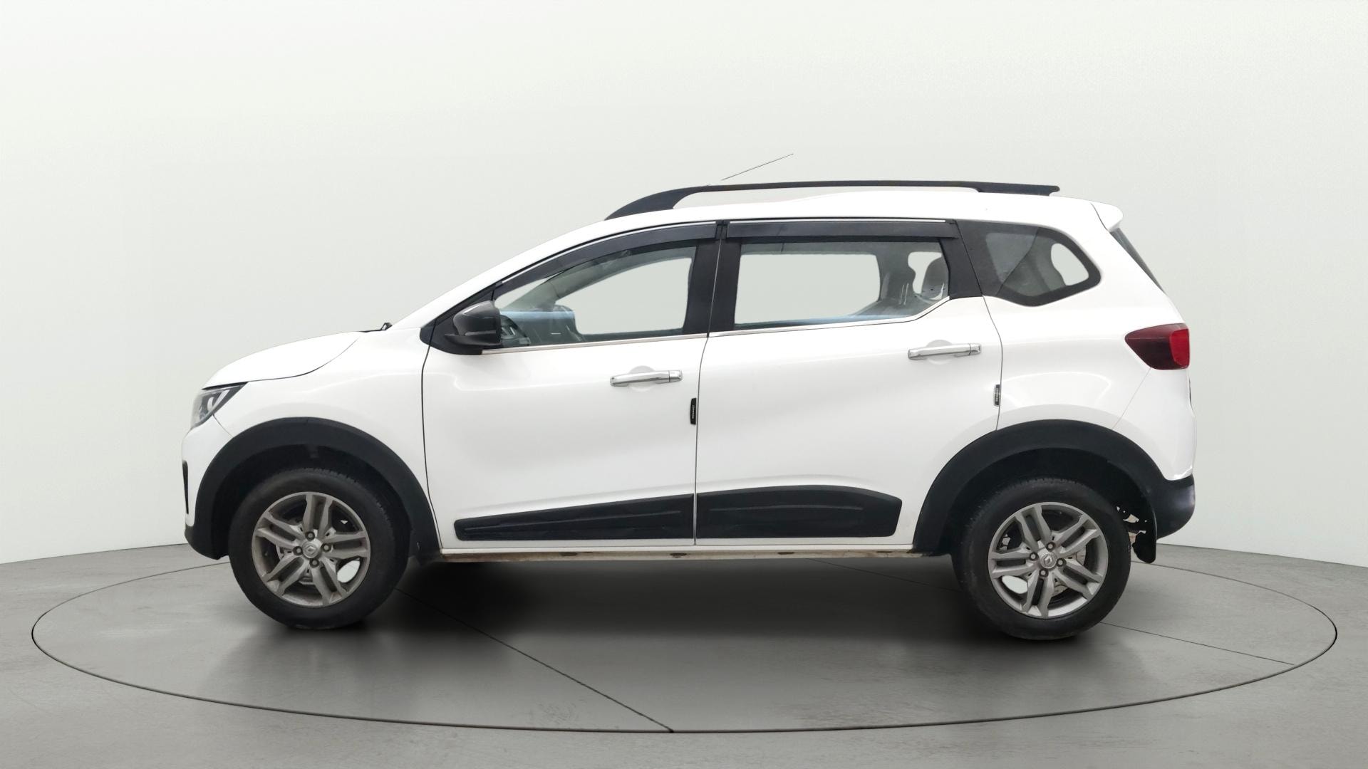 View 2022 Renault Triber RXZ Image 5 Used 2022 Renault Triber RXZ Image 5