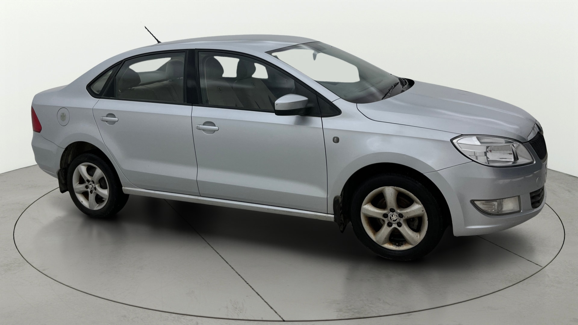 View 2014 Skoda Rapid 1.6 MPI Ambition Petrol BS IV Image 35 Used 2014 Skoda Rapid 1.6 MPI Ambition Petrol BS IV Image 35